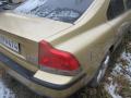 Kuva 4: Volvo S60 2.4T 2001