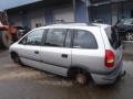 Kuva 4: Opel Zafira A 5D MPV 7-H. 1.6i MT5 Comfort Pre-Facelift 2002