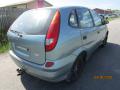 Kuva 4: Nissan Almera Tino 1.8 -02 2002