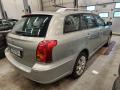 Kuva 4: Toyota Avensis 1.6 Entry Wagon -04 ZZT250L-AWMNKW 2004