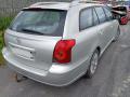 Kuva 4: Toyota Avensis 2.0 D-4D farm. -05 2005