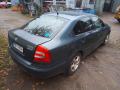 Kuva 4: Skoda Octavia 1.6 -06 siniharmaa 5-ov hb 2006