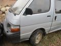 Kuva 5: Toyota Hiace 2,4D 4x4 pitk -90 1990