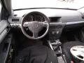 Kuva 5: Opel Astra H 1.6i Hatchback -04 2004