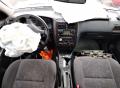 Kuva 5: Toyota Avensis 2,0VVT-i  farm. -03 2003