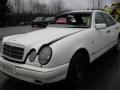 Kuva 6: Mercedes-Benz E 200 220D 1998