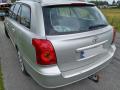 Kuva 6: Toyota Avensis 2.0 D-4D farm. -05 2005