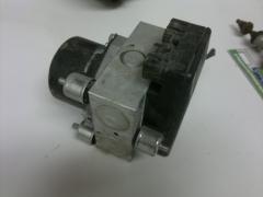 Kuva 1: abs hydraulipumppu, Toyota Hiace 2.5 TD Takaveto 2009