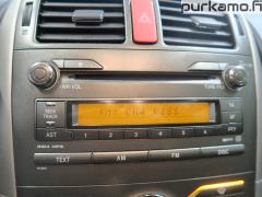 Kuva 1: radio, Toyota Auris 1.4 D4D 5 HB