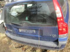 Kuva 1: takaluukku kombi farmari, Volvo V70 2.4 Automatic