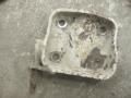 taka iskunvaimentimen korvakko  Nissan King Cab 2,5D 4X4 -90