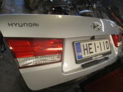 Kuva 1: takaluukku sedan, Hyundai Sonata 06