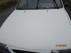 Kuva 1: konepelti, Ford Fiesta 1.3 i 3ov. -96