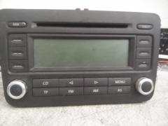 Kuva 1: CD-soitin radio, Volkswagen Passat