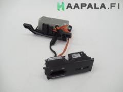 Kuva 1: Invertteri 12 -> 230 V + usb hub, Skoda Superb (3V) 2.0 TDi 5 HB