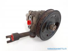 Kuva 1: ohjaustehostin pumppu, Nissan Navara 4D 2,5 D40 4x4 -06