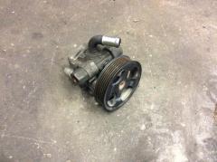 Kuva 1: ohjaustehostin pumppu, Chrysler Sebring 2.0 CRD