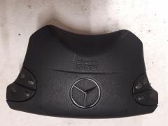 Kuva 1: air-bag kuljettajan turvatyyny, Mercedes-Benz E 200-430 (W210) 96-02