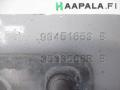 konepellin saranan kiinnike oikea 93451653 B Opel Vivaro B 1.6 CDTi BiTurbo