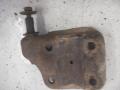 takaiskunvaimentimen alakiinnike  Toyota Hilux 2.5TD-KDN170L 4X4 -02 