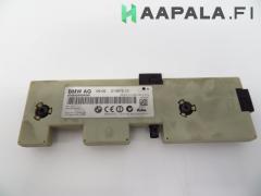 Kuva 1: antennivahvistin, BMW E90 318 2.0i Sed