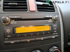 Kuva 1: radio, Toyota Auris 1.4 D4D 5 HB