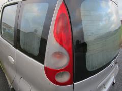 Kuva 1: takavalo vasen, Toyota Yaris Verso 1.3 -99