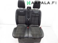 Kuva 1: etuistuin oikea paripenkki, Ford Transit 2.0 TDCi EcoBlue 350L L3H2 4X4