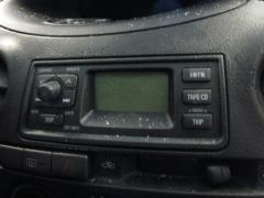 Kuva 1: radio CD, Toyota Yaris 1.0 5ov. -04