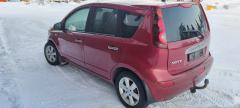 Kuva 1: ovilasi etu vasen, Nissan Note 1.5 dCi