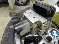 Kuva 1: abs hydraulikoneisto, BMW 530d E61 Lci