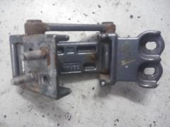 Kuva 1: oven sarana oikea perovi yl, Ford Transit 2,4TD -01