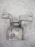 Kuva 1: oven sarana oikea etuovi ala, Chrysler Sebring Sedan 2,0 Aut. -03