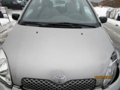 Kuva 1: konepelti, Toyota Yaris 1.0VVT-i 3ov. -05