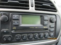 Kuva 1: radio cd, Toyota Rav 4 1.8 -02