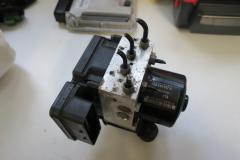 Kuva 1: abs hydraulipumppu, Volkswagen Transporter T5