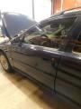 Kuva 2: vasen etuovi, Volvo V70 II (SW, P80 ) 2.4 2001 140hv