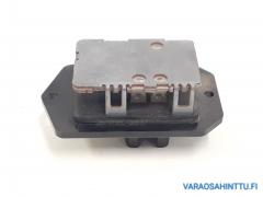 Kuva 1: lmmityslaitteen puhaltimen vastus, Toyota Yaris 5d -08 1.3vvt-i