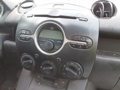 Kuva 1: radio, Mazda 2 1,3