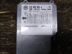 Kuva 1: air-bag keskusyksikk, Volkswagen Transporter 1.9 TDI -04 7HC-Kombi-KN 340