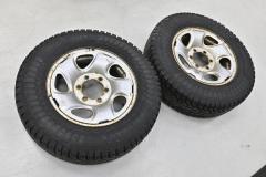 Kuva 1: rengas, TOYOTA HILUX II 2.5 D-4D 4WD 2003 102hv