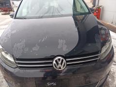 Kuva 1: konepelti, Volkswagen Touran 1.4 TSI CAVC