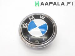 Kuva 1: takaluukun kahva ulkopuoli, BMW 1 E87 81 03-11