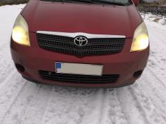 Kuva 1: puskuri etu, Toyota Corolla Verso 1.6VVT-i -04