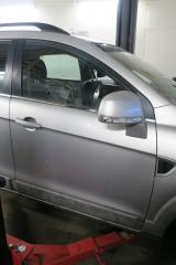 Kuva 1: oikea etuovi, Chevrolet Captiva 2.0D 4WD