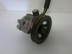 Kuva 1: ohjaustehostin pumppu 2.5TD 2002-2006 D22, Nissan King Cab D22 2002-2006