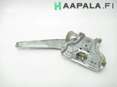 Kuva 1: lasinnostin vasen taka, Toyota Corolla E120 1.6 VVT-i Sed