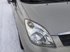 Kuva 1: ajovalo oikea, Toyota Corolla Verso 1.8 -04