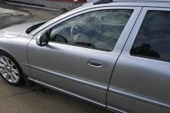 Kuva 1: vasen etuovi, Volvo V70 II 2.4 D5 2007 185hv