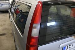 Kuva 1: takavalo vasen (Ylempi), Volvo V70 Farmari (AC) 5ov 2461cm3